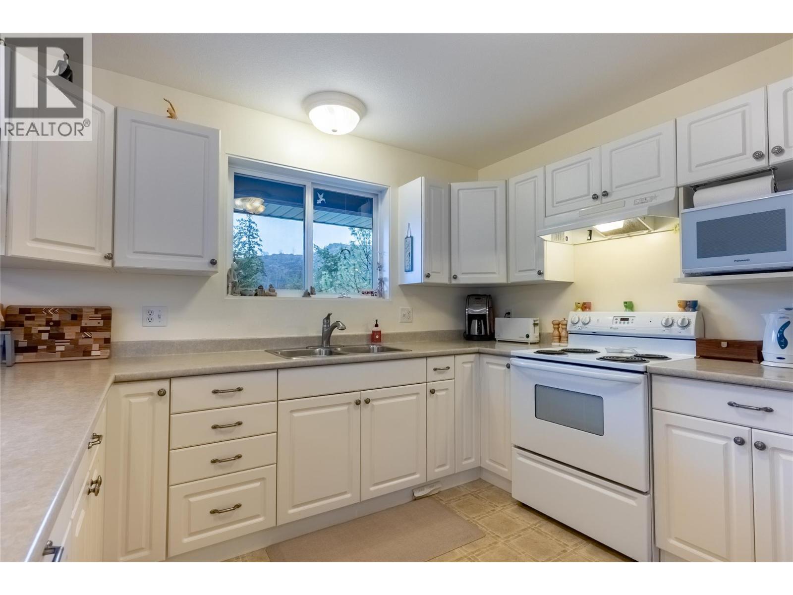 4066 AGATE BAY Road, Barriere