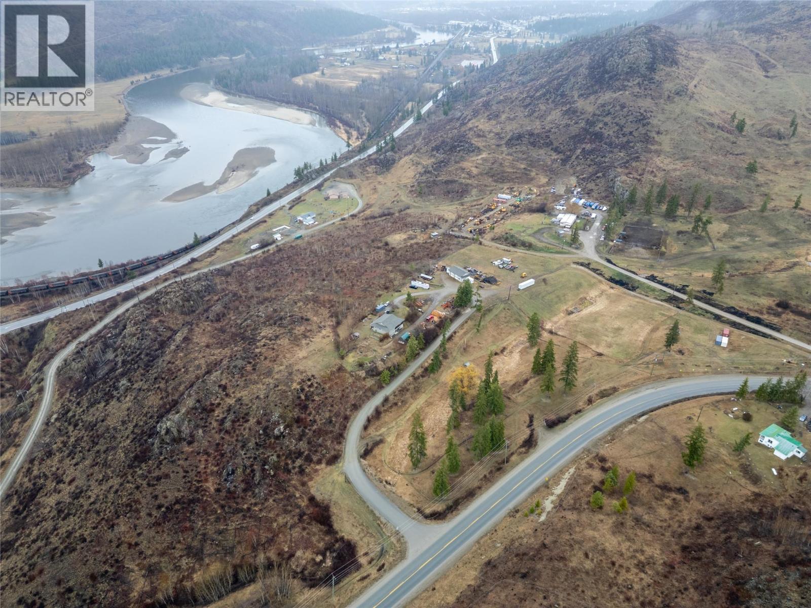 4066 AGATE BAY Road, Barriere