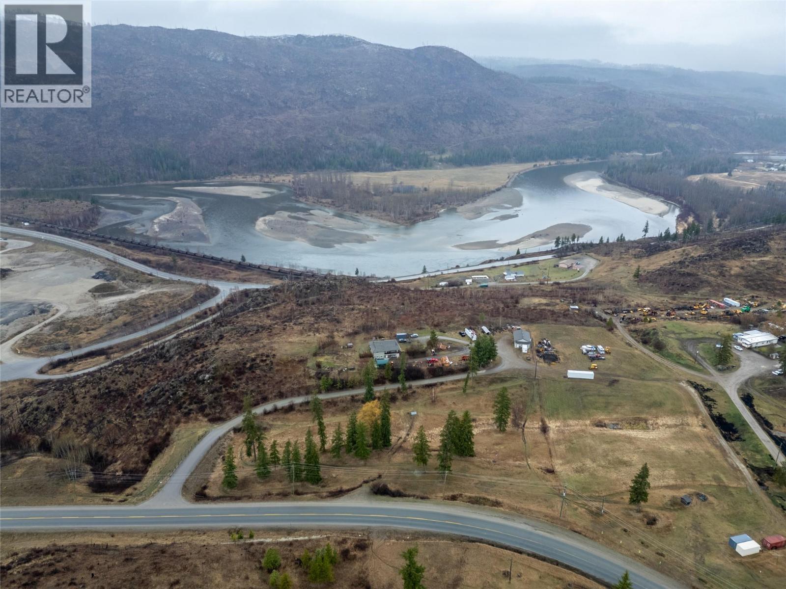 4066 AGATE BAY Road, Barriere