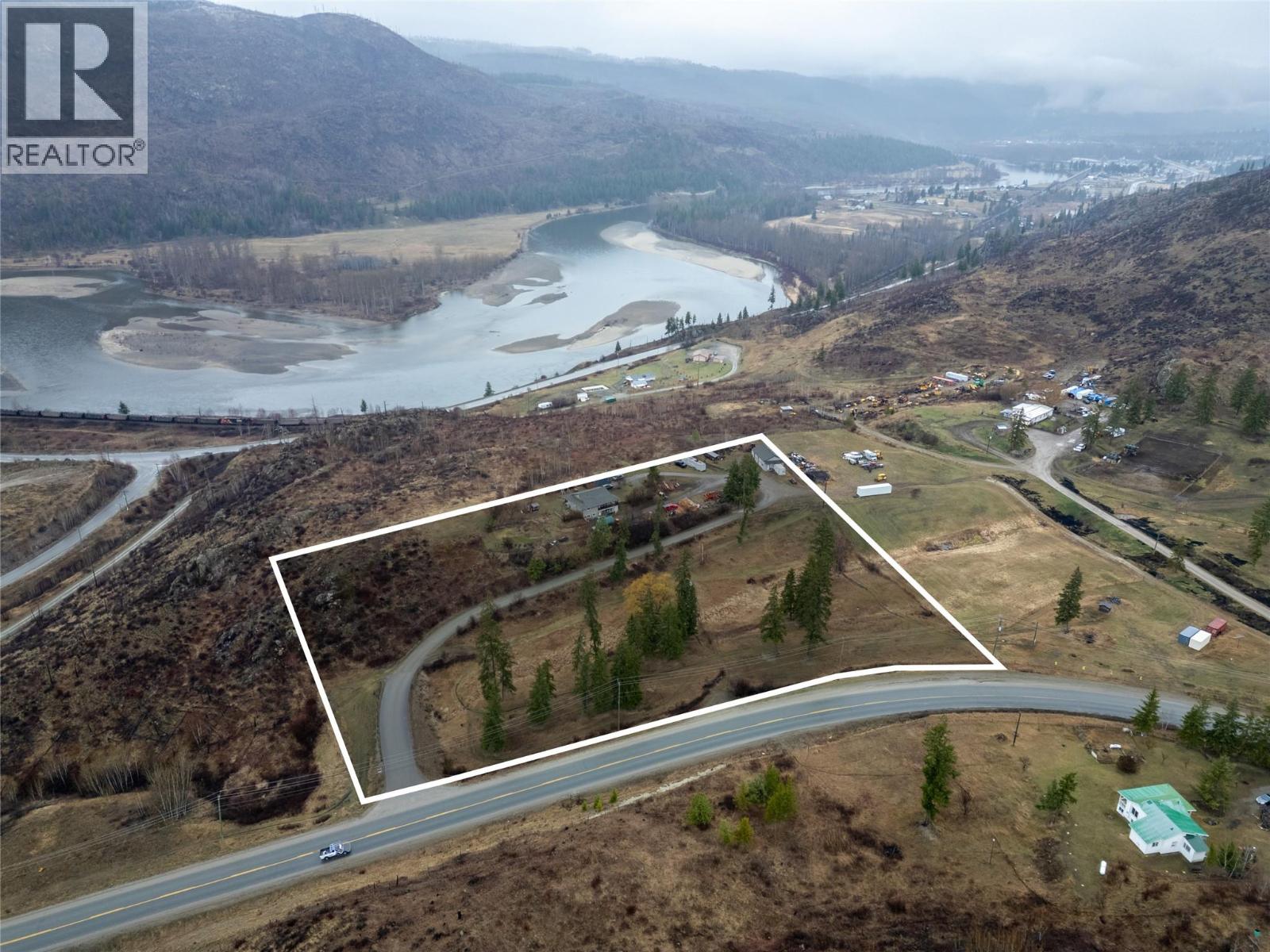 4066 AGATE BAY Road, Barriere