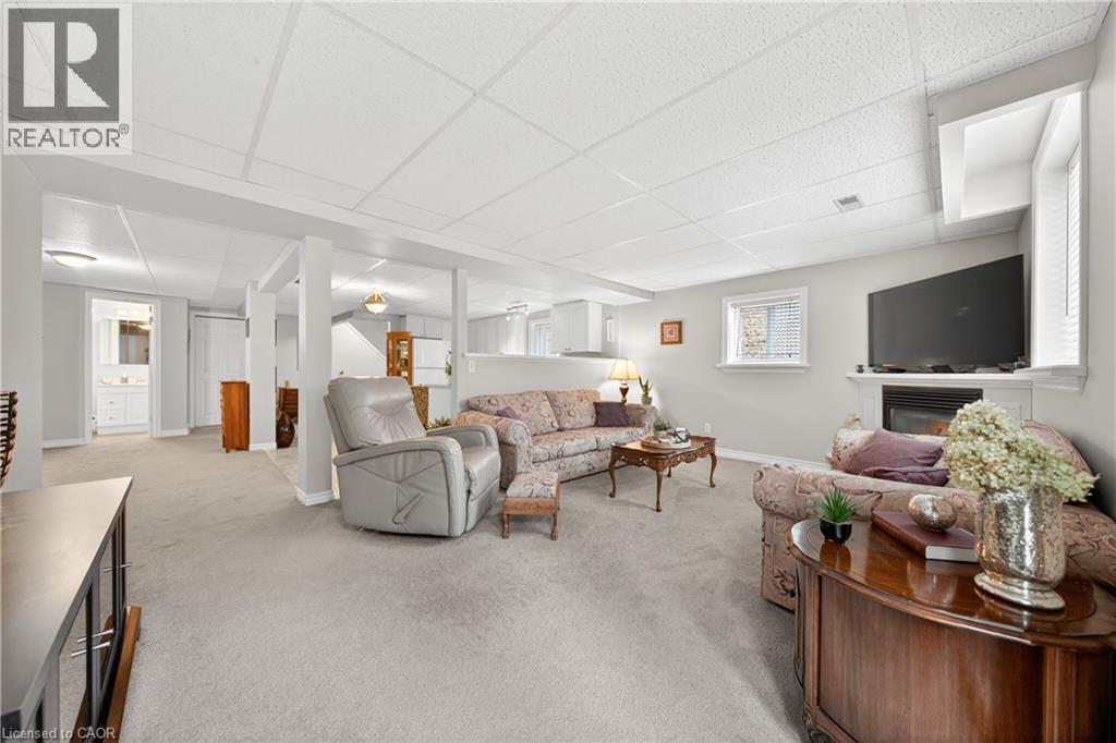 599 HARVEY STREET - 32