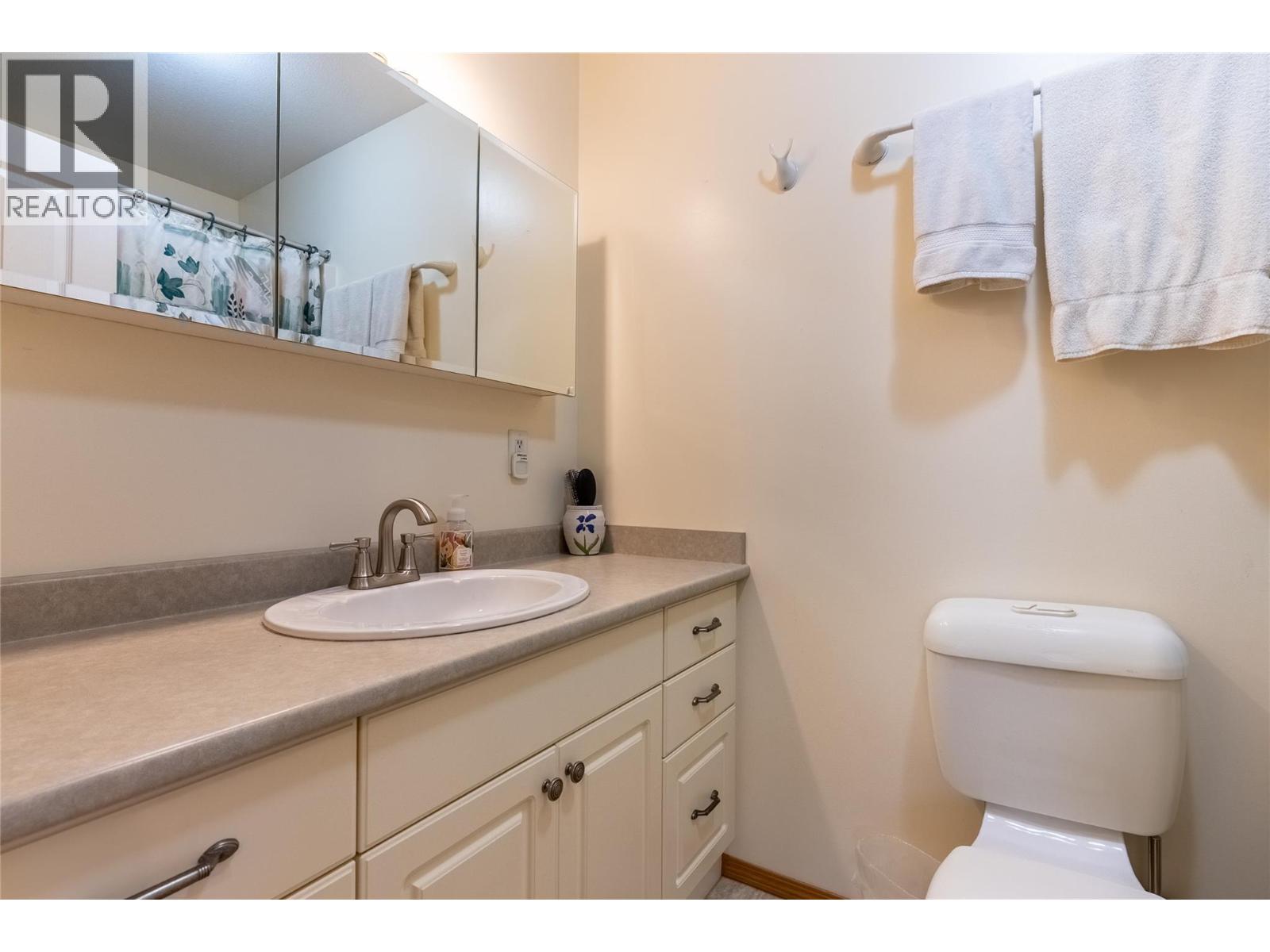 4066 AGATE BAY Road, Barriere