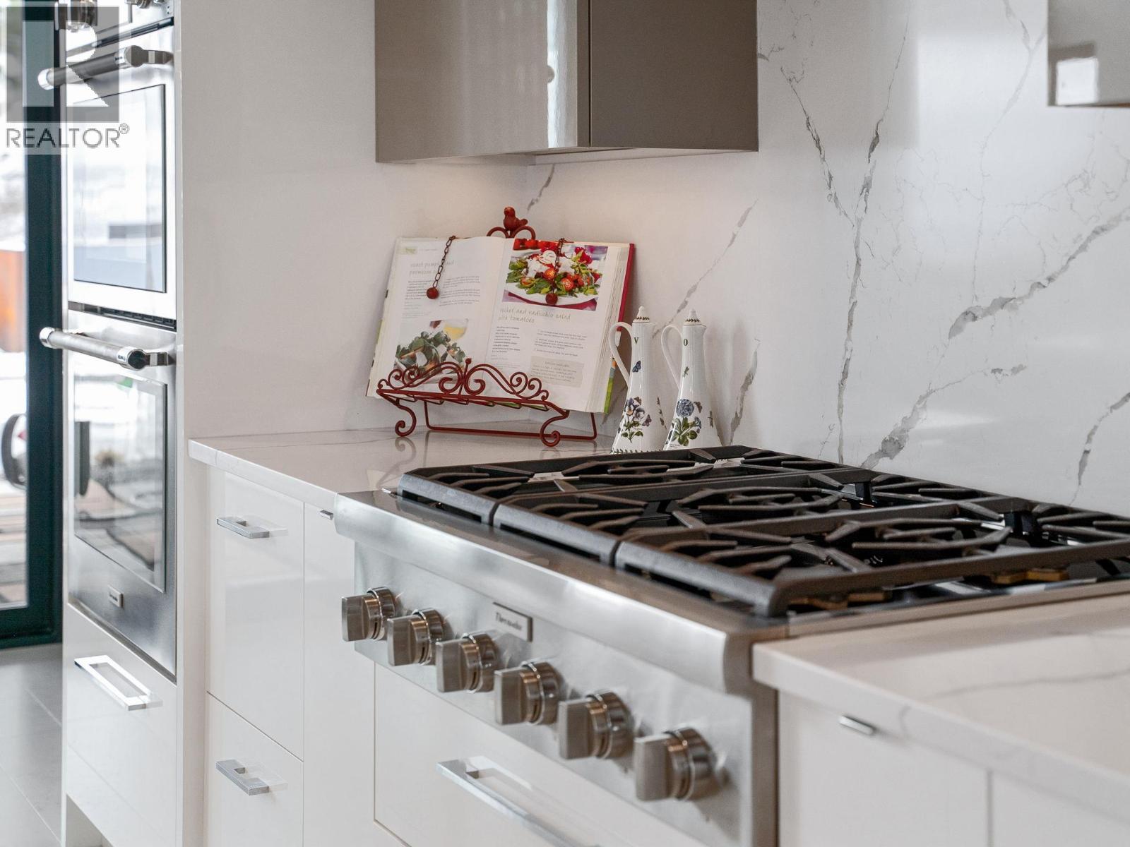  722 Highpointe Place, Kelowna