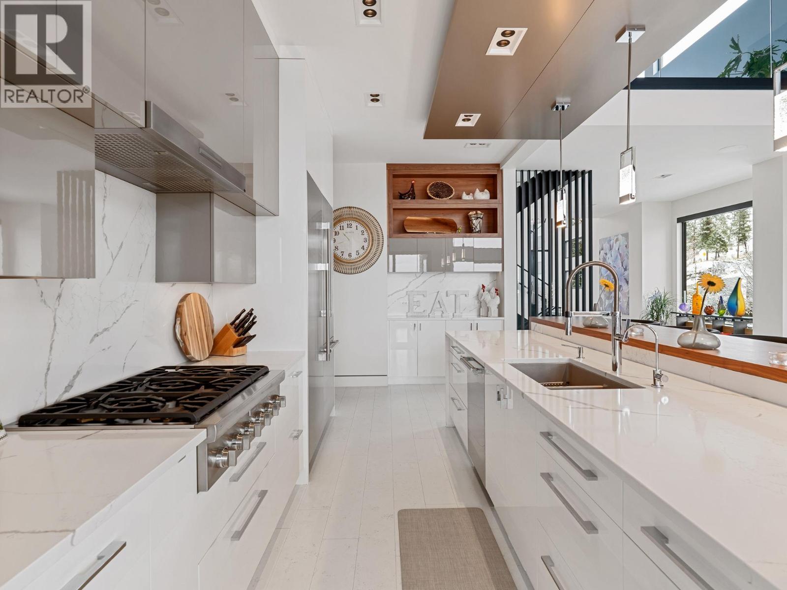  722 Highpointe Place, Kelowna