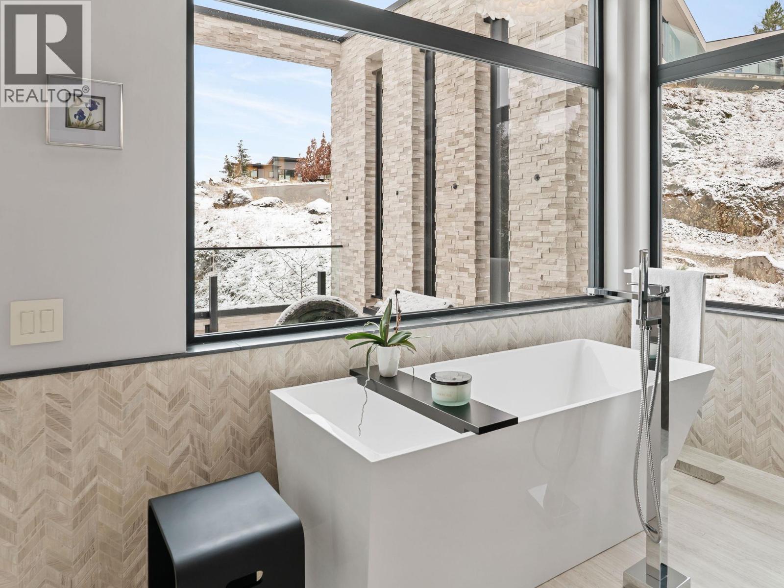  722 Highpointe Place, Kelowna