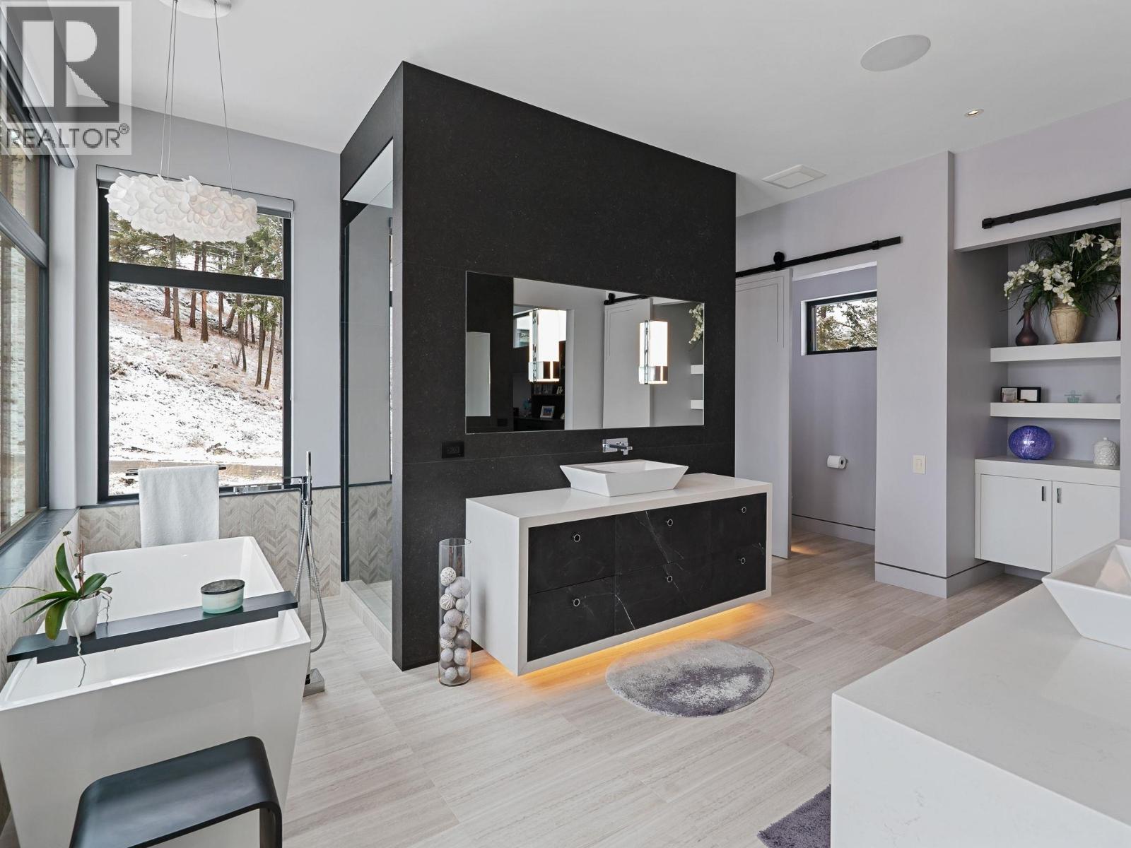  722 Highpointe Place, Kelowna