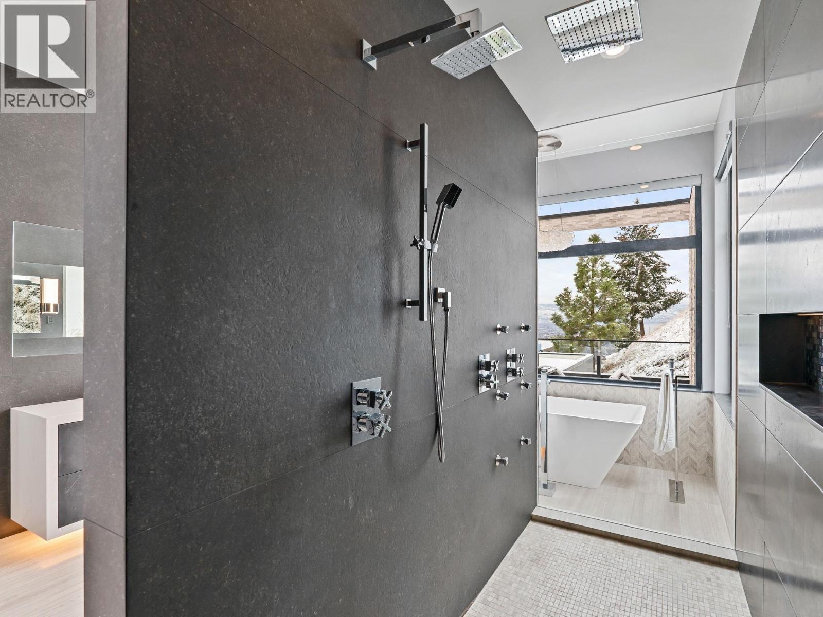  722 Highpointe Place, Kelowna