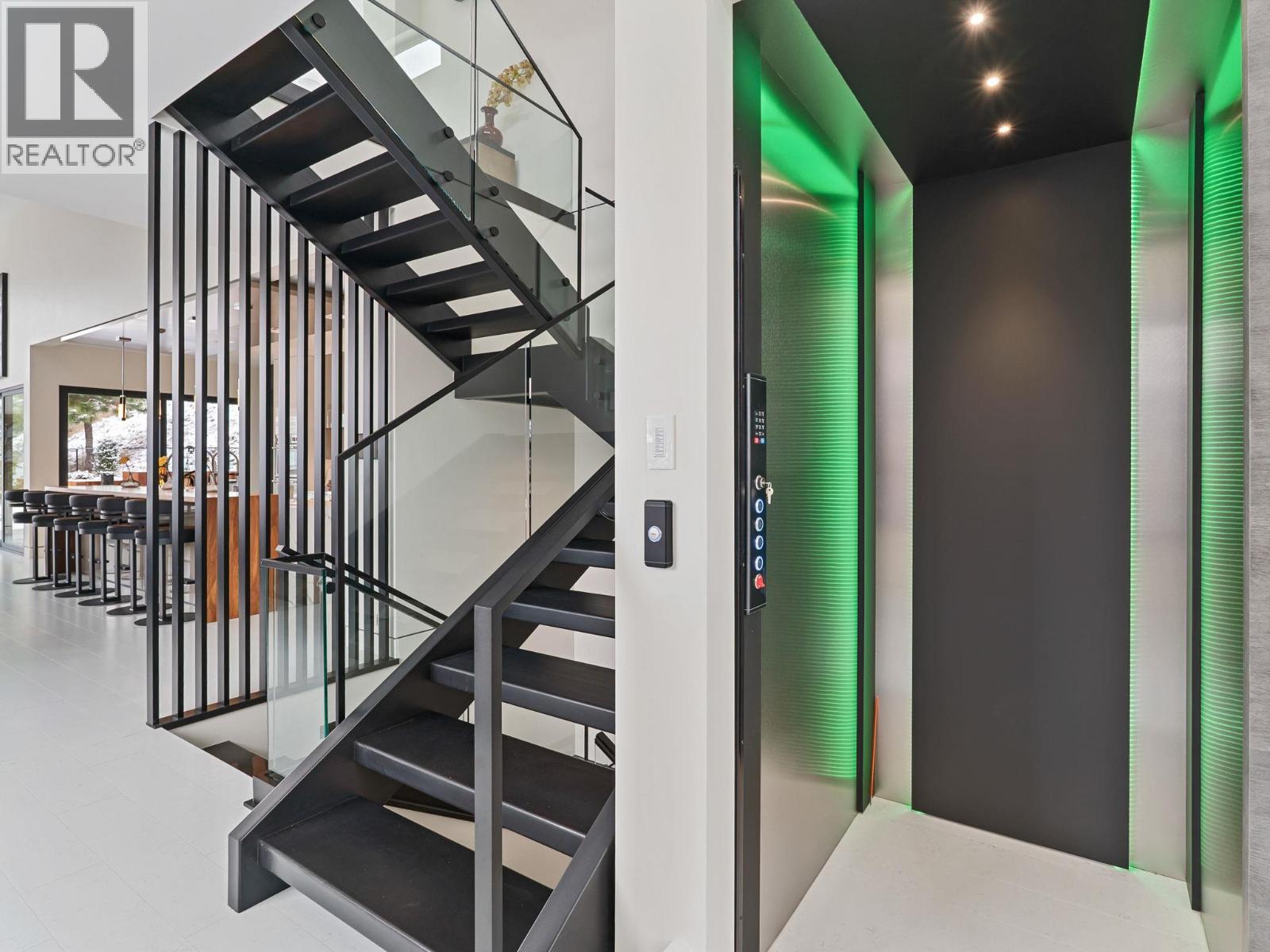  722 Highpointe Place, Kelowna