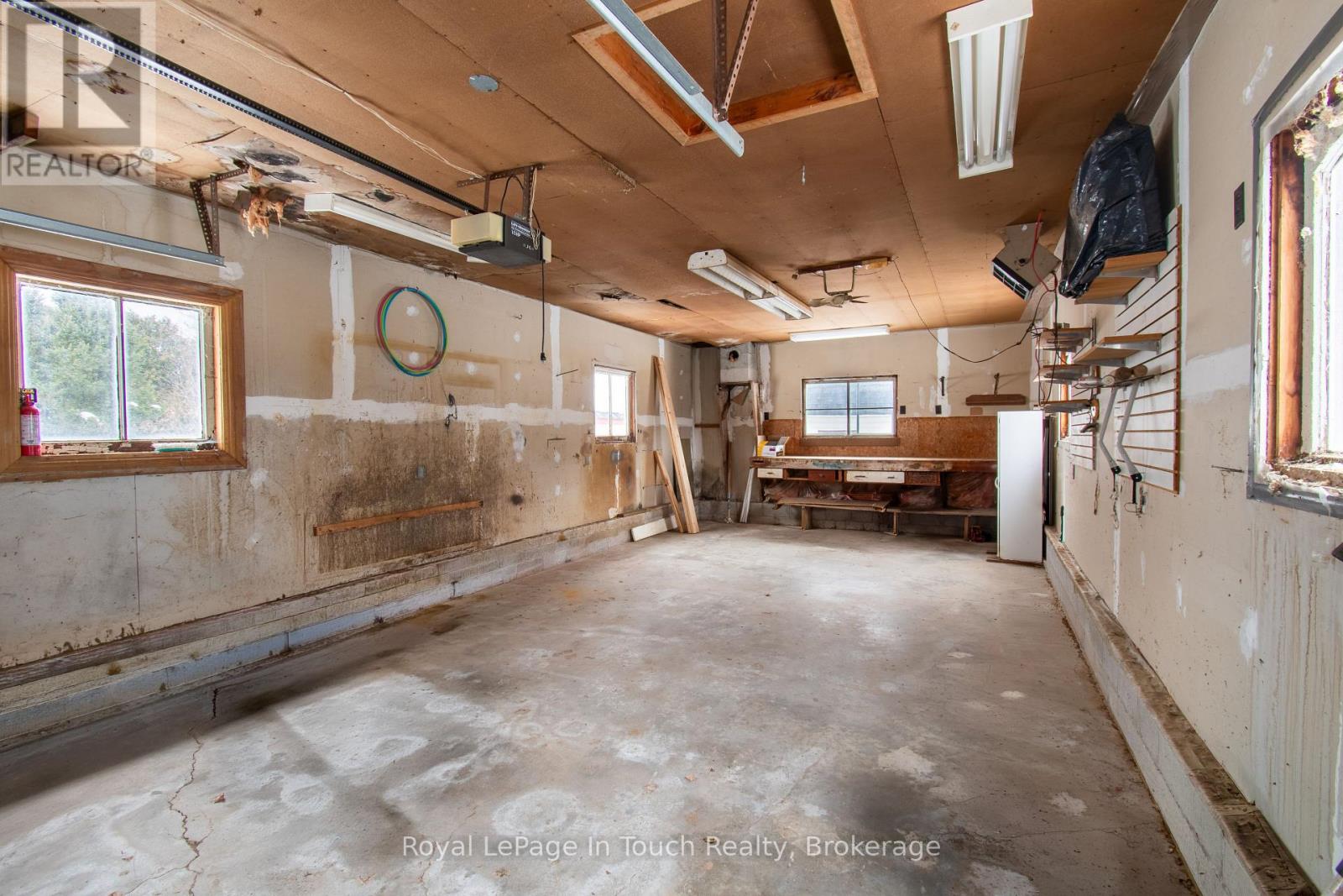 326 LAFONTAINE ROAD W - 40