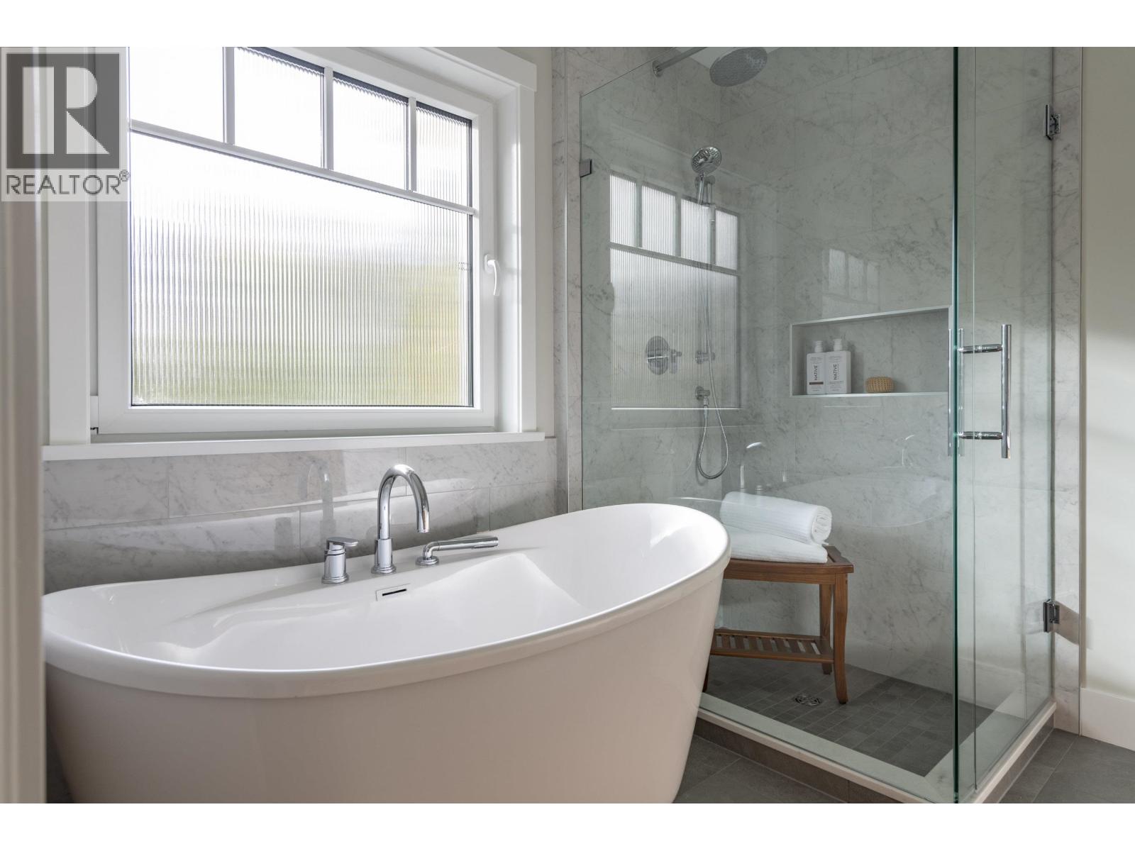 2 4569 ARTHUR DRIVE, Delta