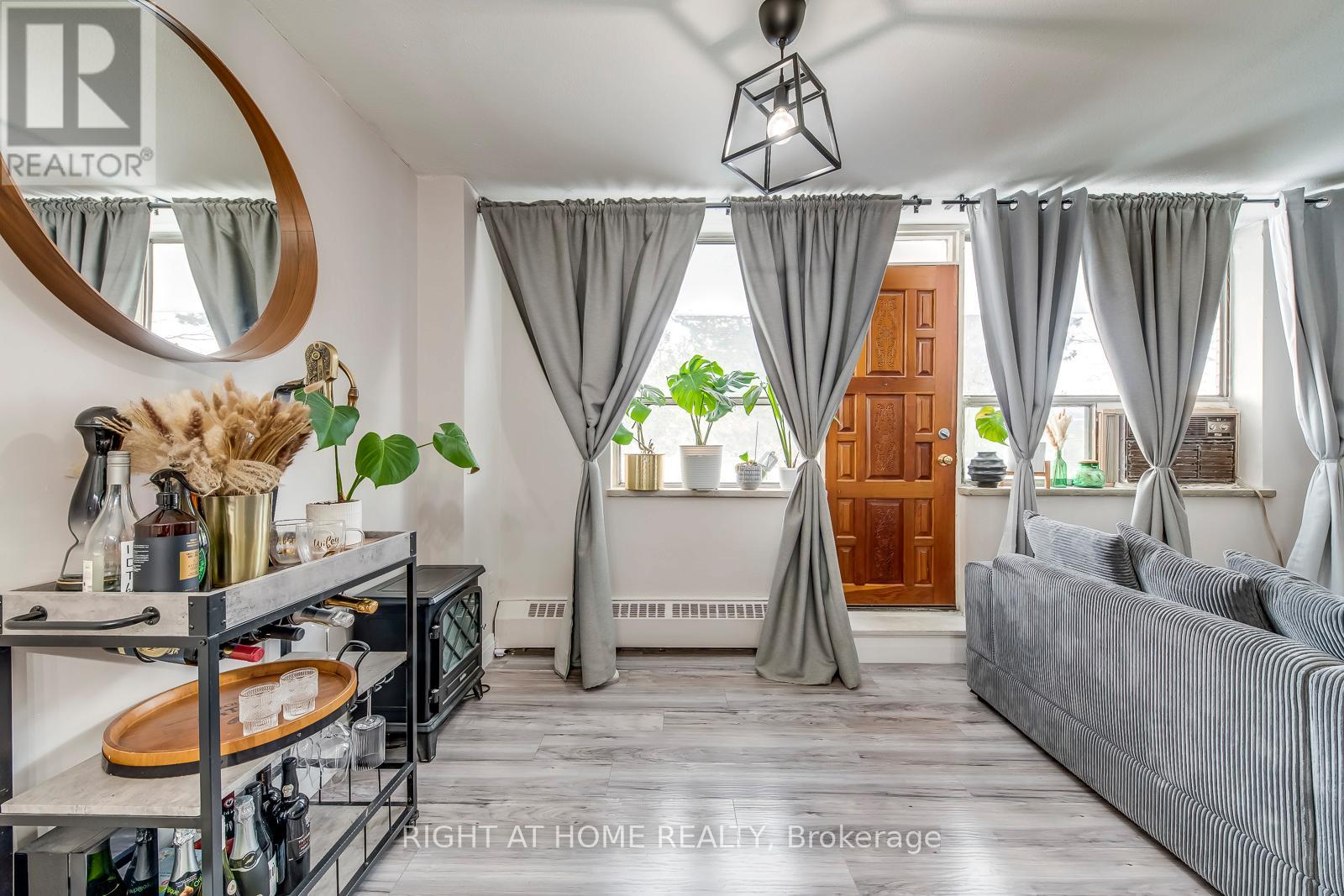 #103 3460 KEELE STREET - 18