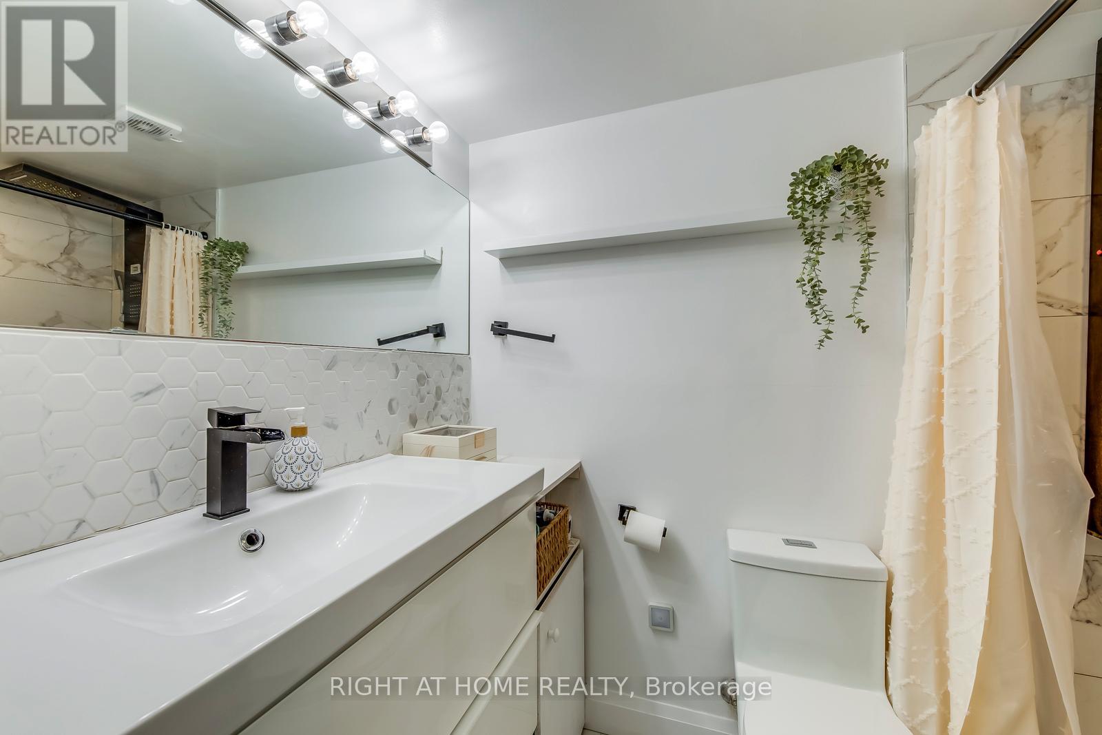 #103 3460 KEELE STREET - 23