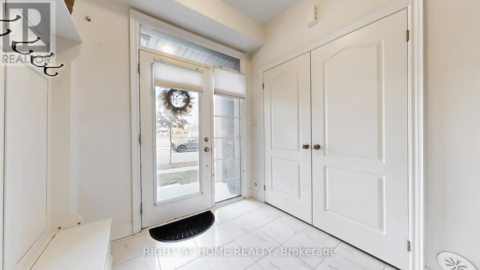 1423 CLARRIAGE COURT - 2