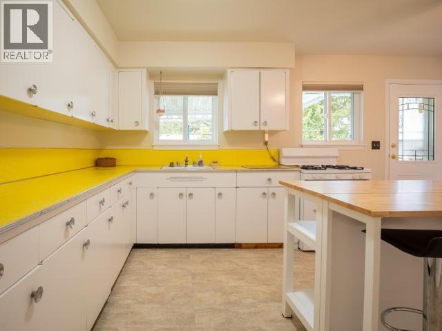 7023 TAHSIS STREET - 19