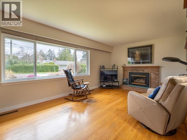 7023 TAHSIS STREET - 20