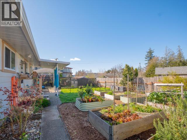 7023 TAHSIS STREET - 33