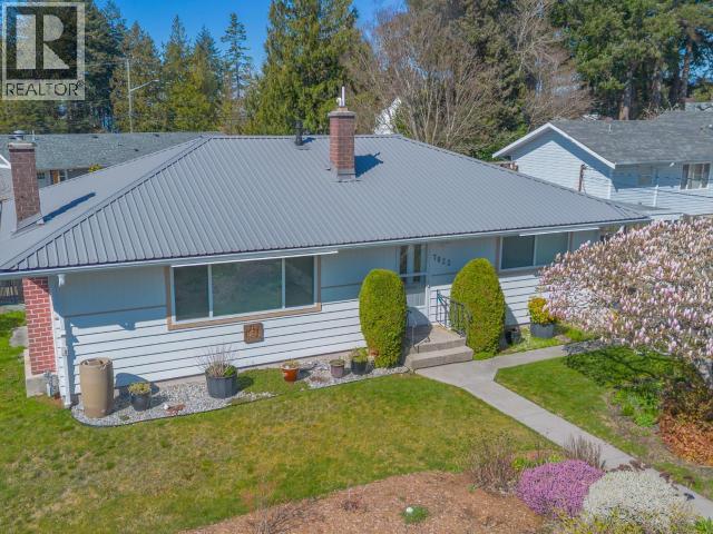 7023 TAHSIS STREET - 37