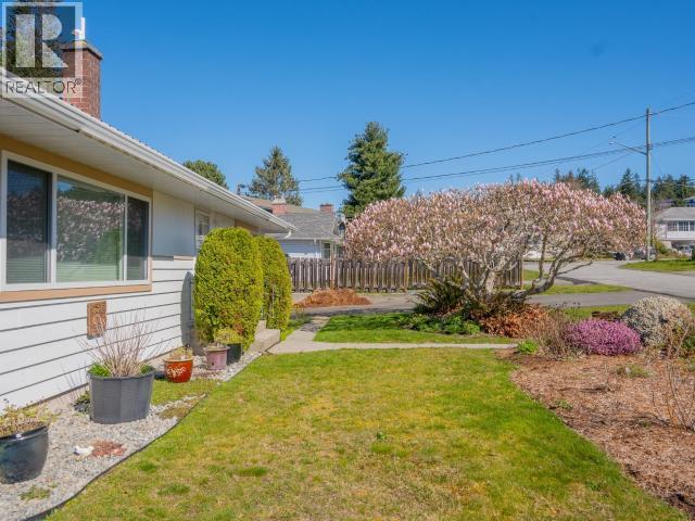 7023 TAHSIS STREET - 39