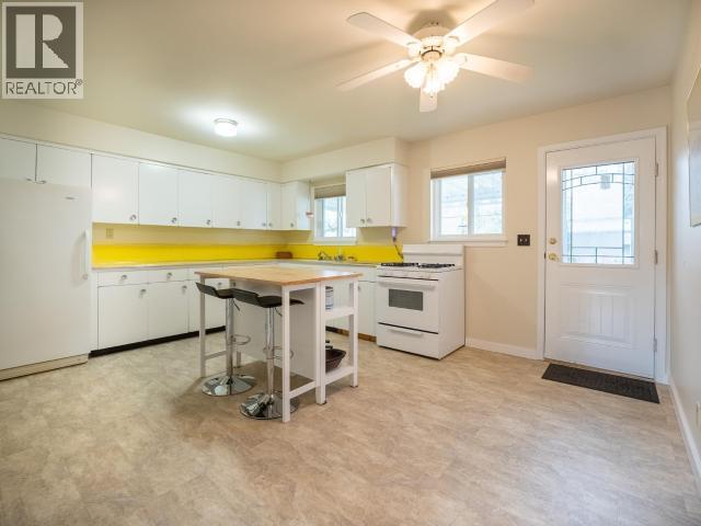 7023 TAHSIS STREET - 4