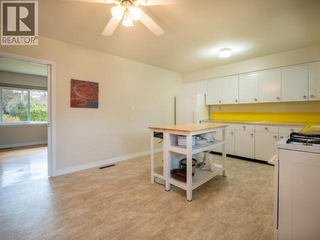 7023 TAHSIS STREET - 5