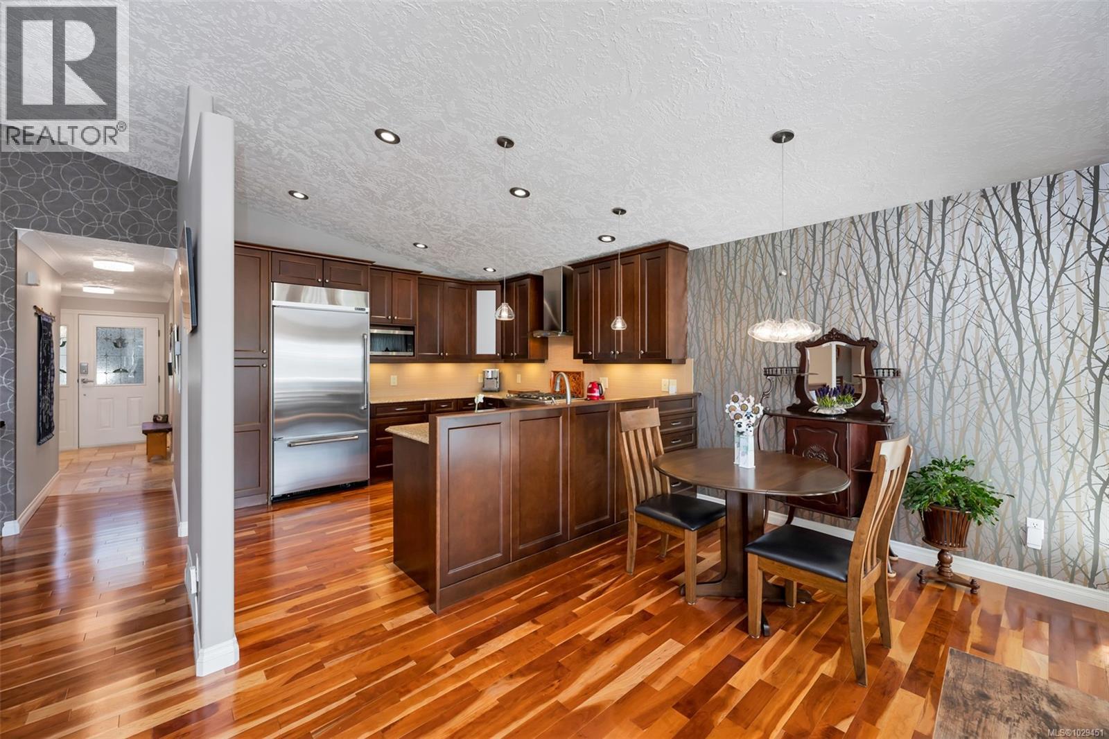 #5 6000 ST. ANN'S DR - 11