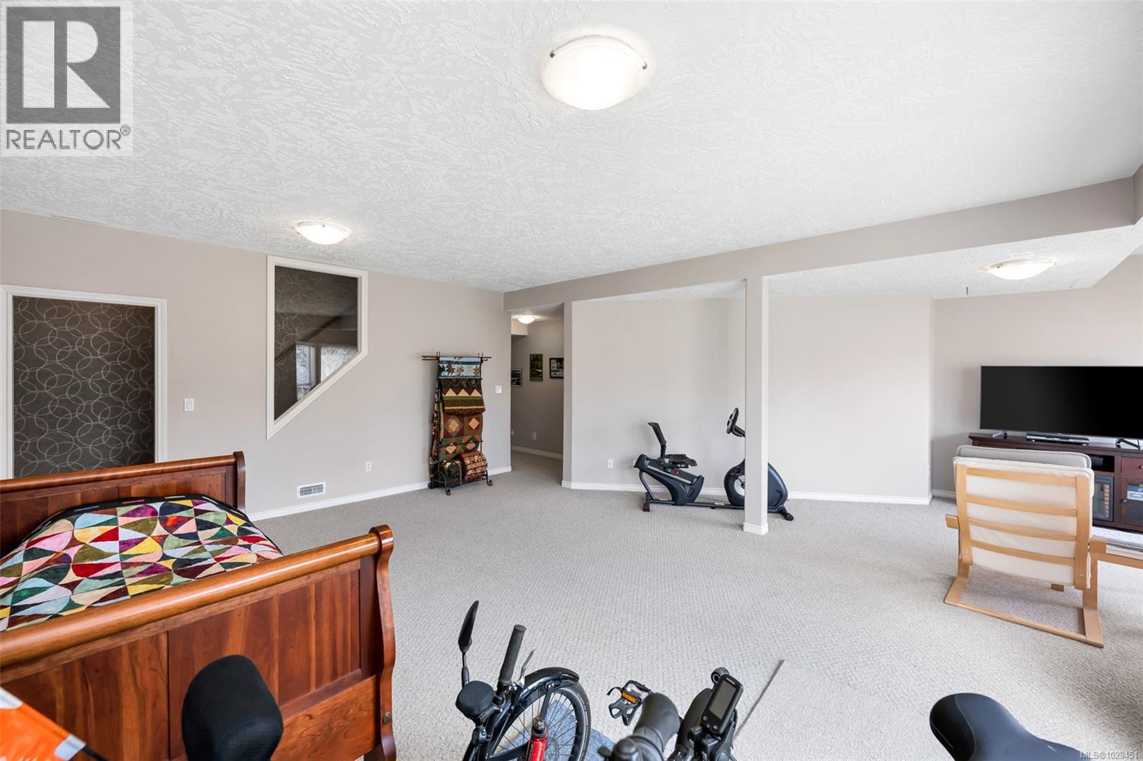 #5 6000 ST. ANN'S DR - 22