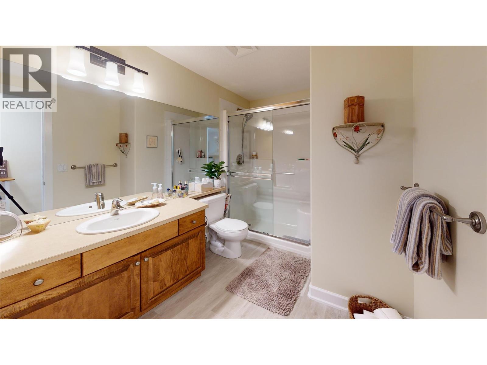 205 3996 Beach Avenue, Peachland