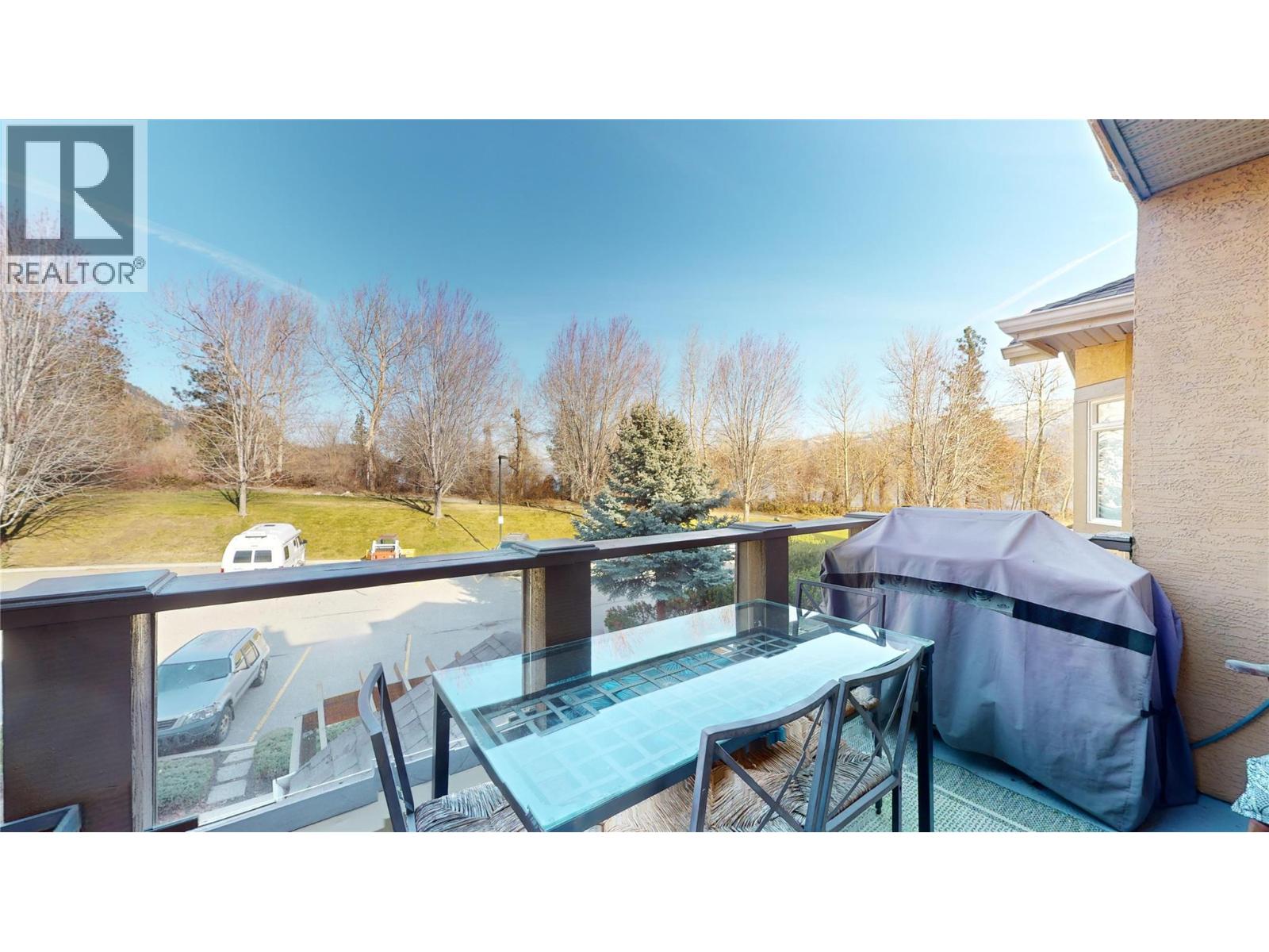 205 3996 Beach Avenue, Peachland