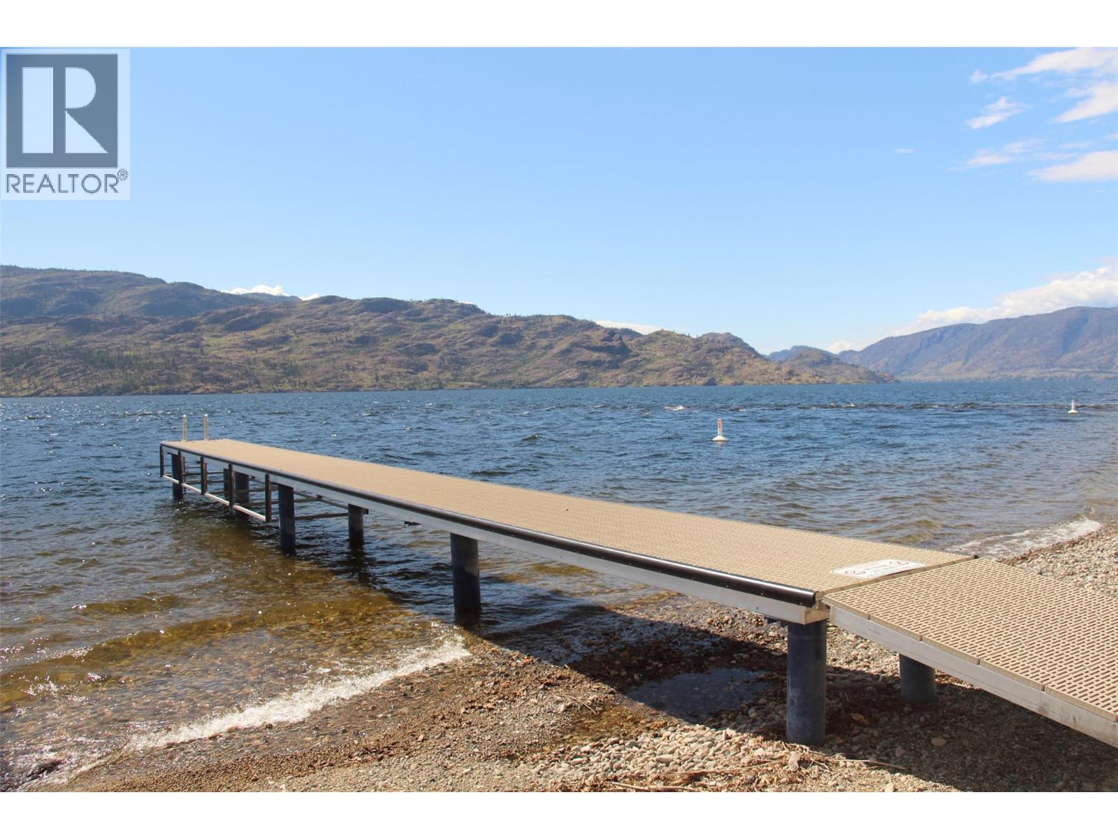 205 3996 Beach Avenue, Peachland