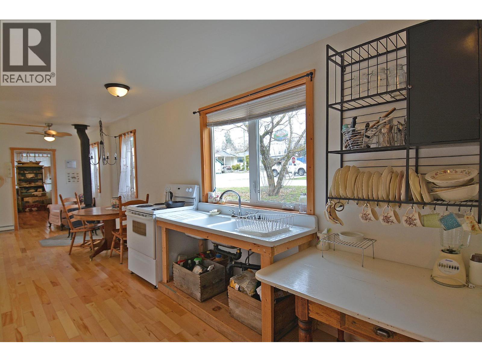  124 LAKE Avenue, Silverton