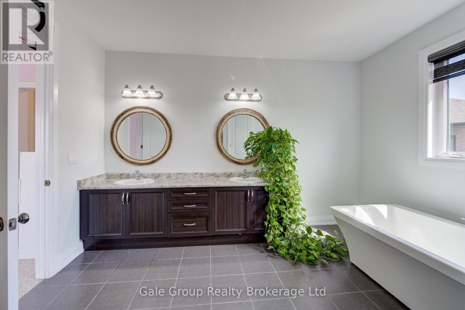 125 PRINCE CHARLES CRESCENT - 14
