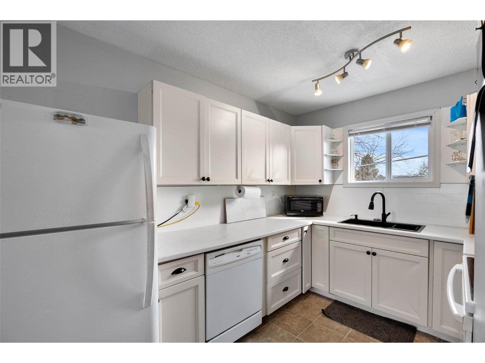 863 DEVER Drive, Kamloops