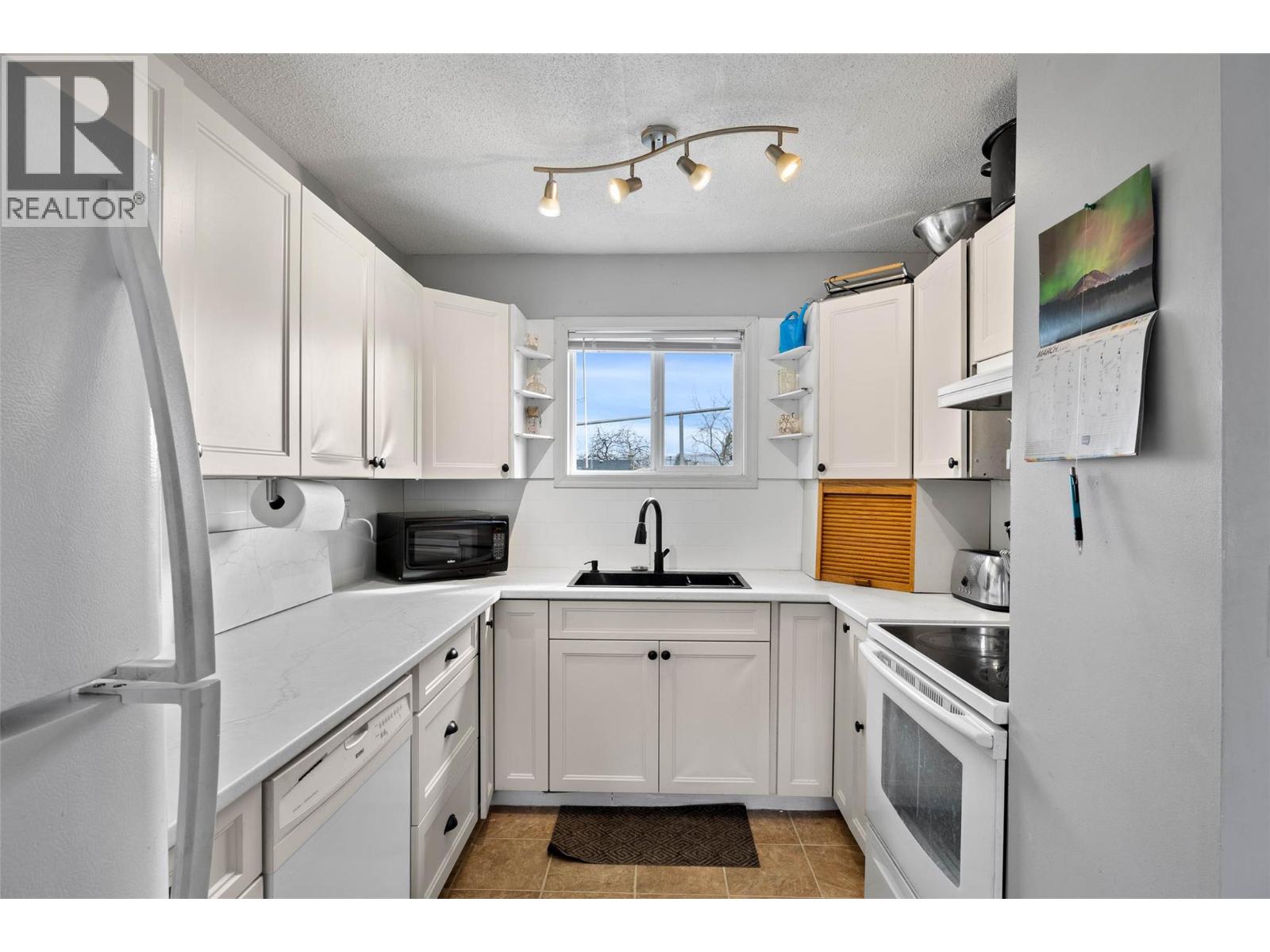 863 DEVER Drive, Kamloops