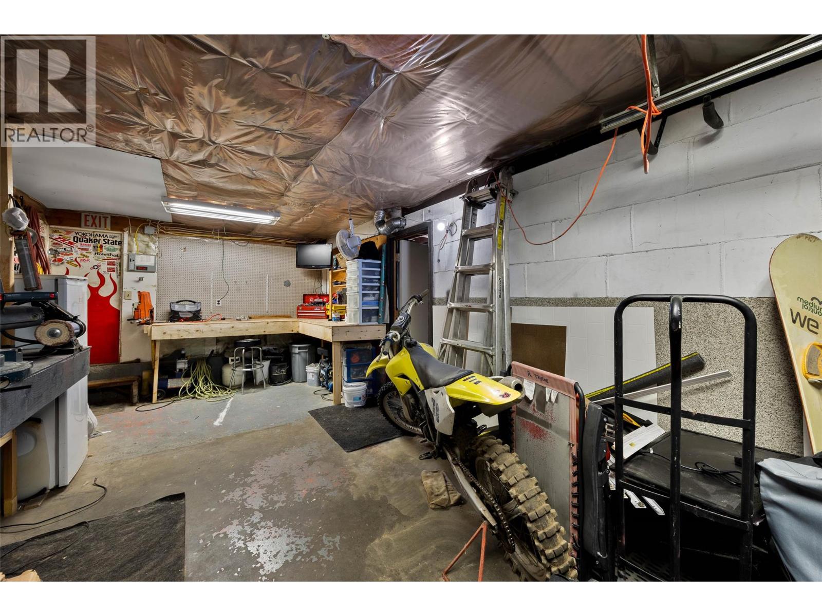 863 DEVER Drive, Kamloops