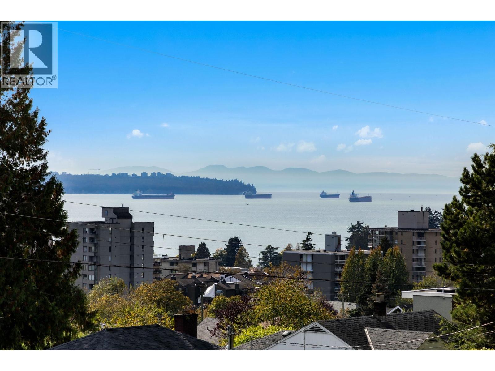 1197 FULTON AVENUE, West Vancouver