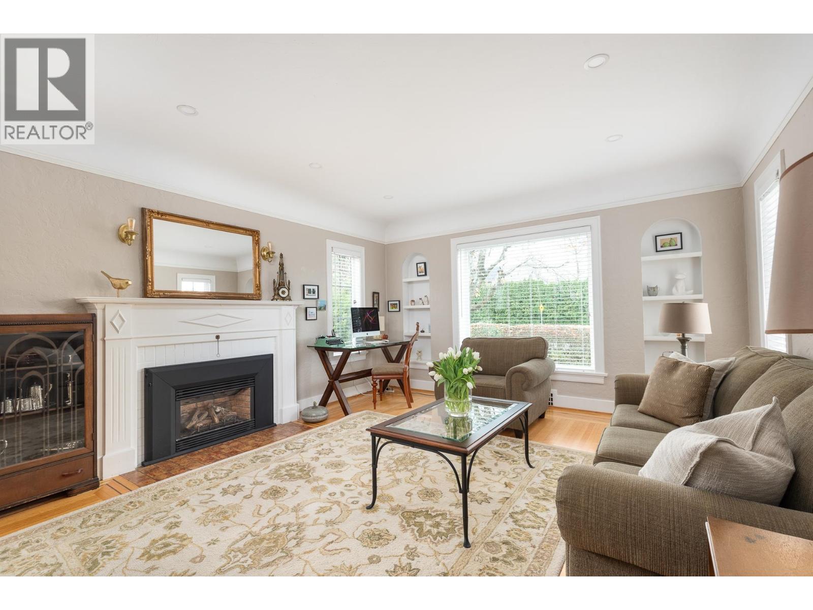 438 FOURTH STREET, New Westminster