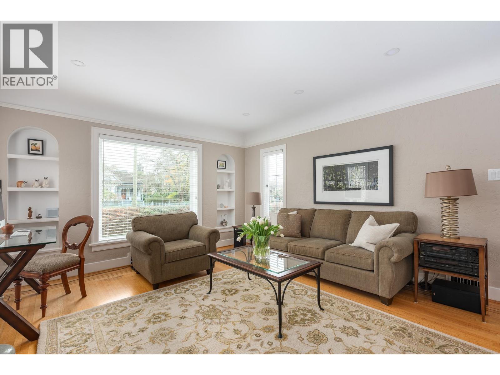 438 FOURTH STREET, New Westminster