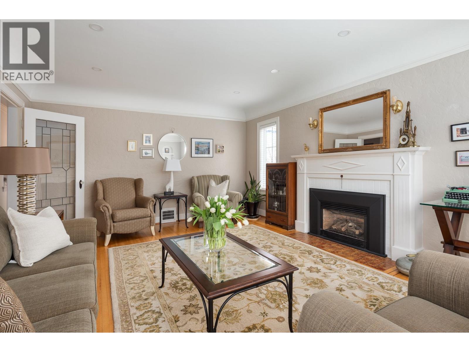 438 FOURTH STREET, New Westminster