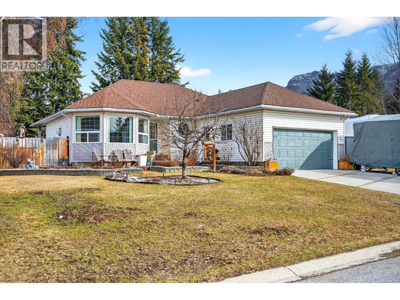 1505 Cedar Street, Golden