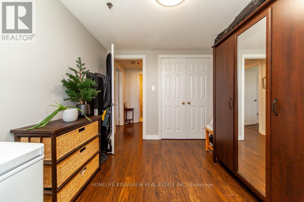#301 7428 MARKHAM ROAD - 23