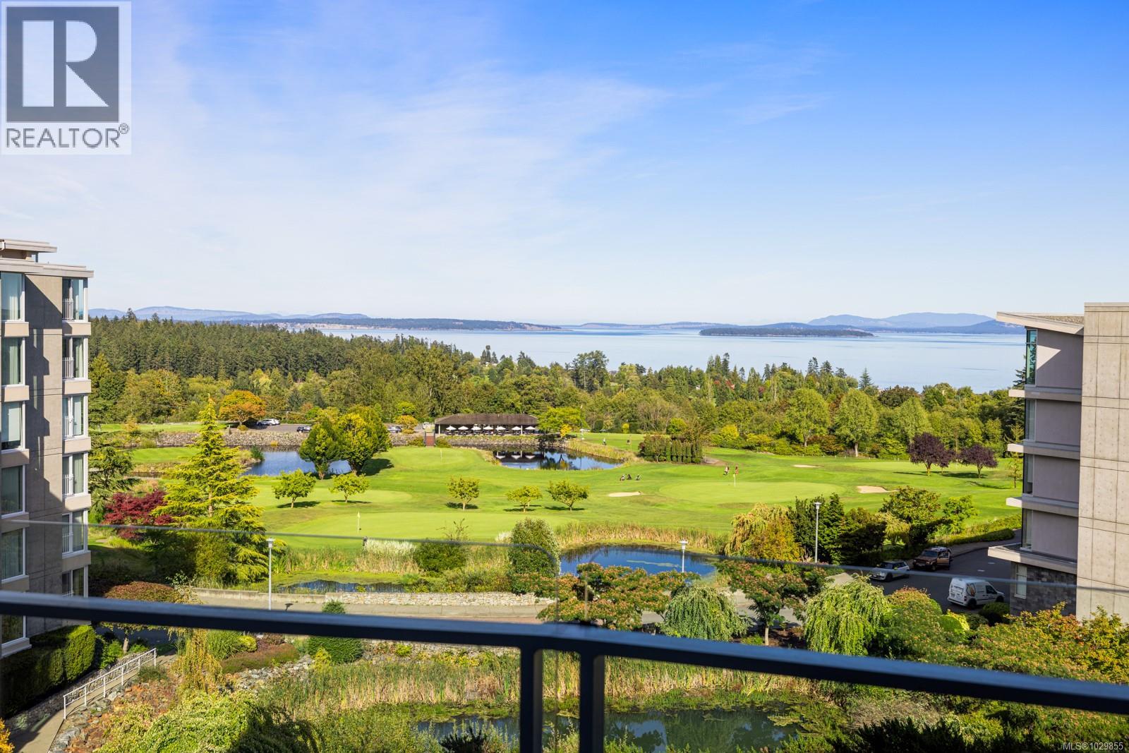 302 738 Sayward Hill Terrace, Saanich