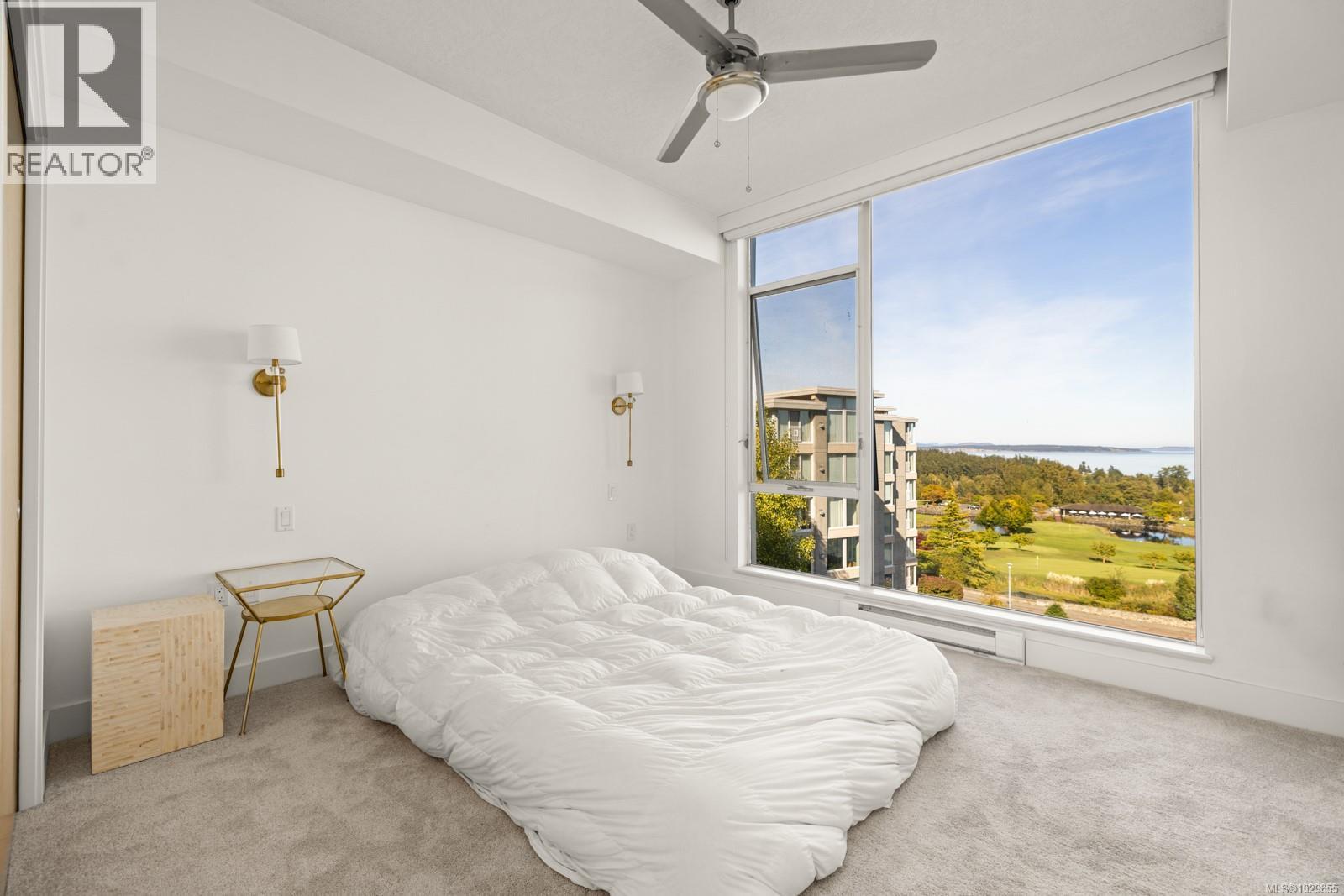 302 738 Sayward Hill Terrace, Saanich