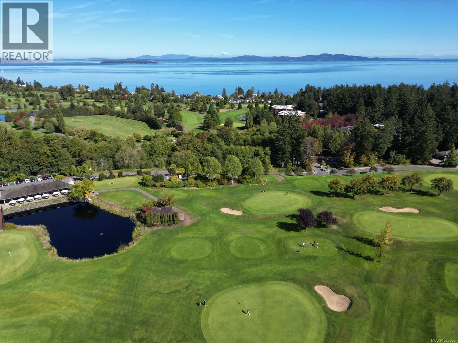 302 738 Sayward Hill Terrace, Saanich