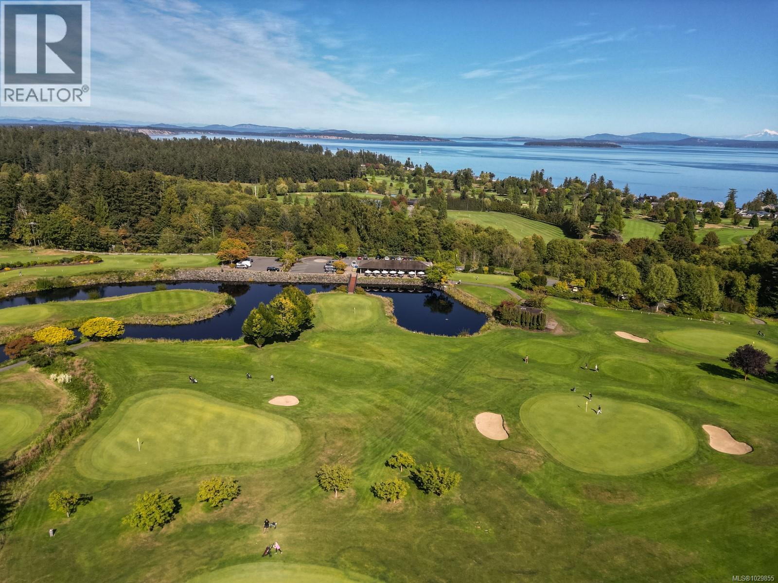 302 738 Sayward Hill Terrace, Saanich