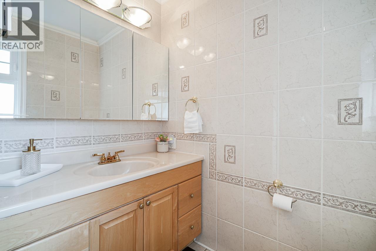 House in Maple Ridge - Image 29