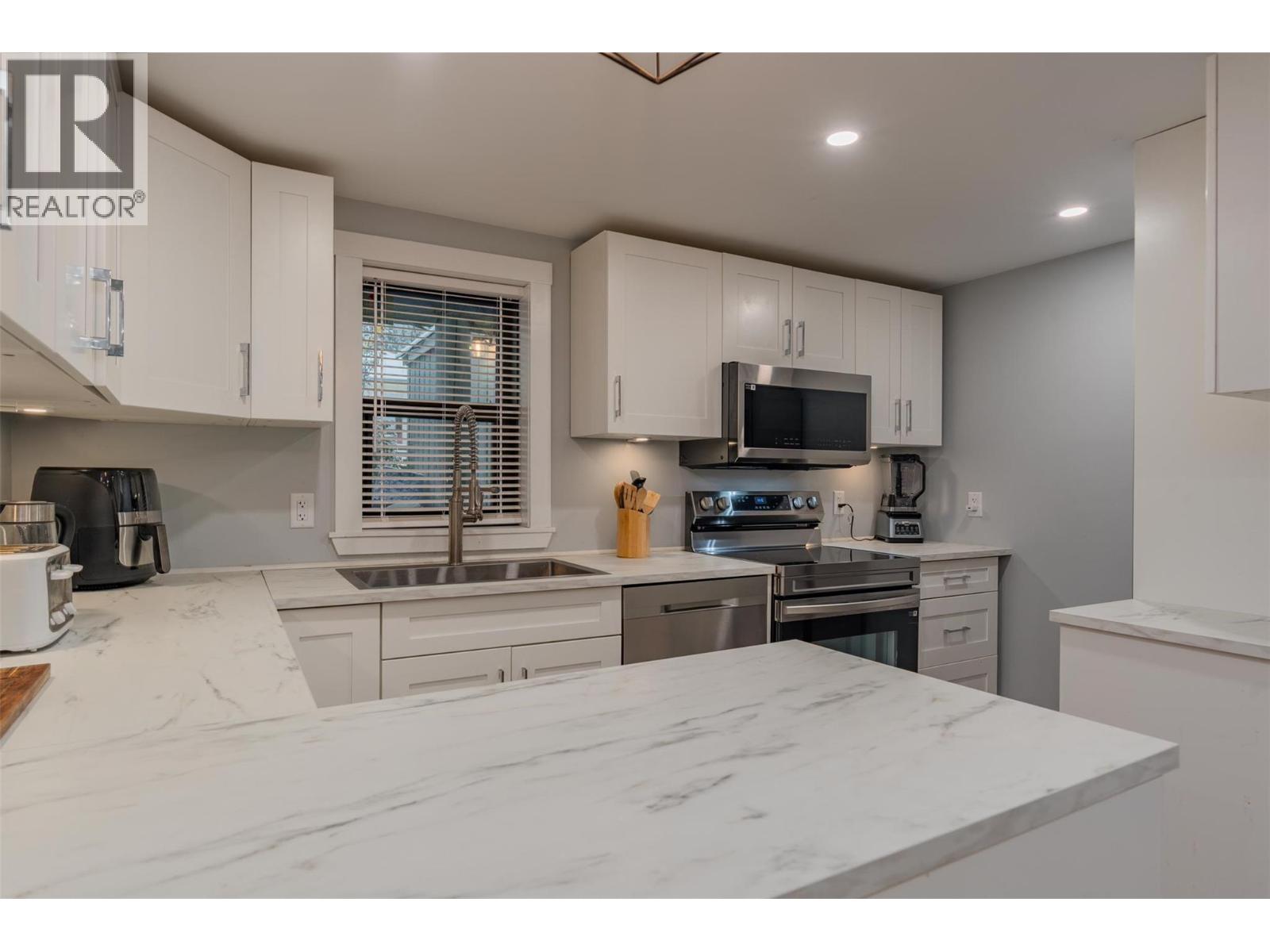 621 TURNER STREET - 5