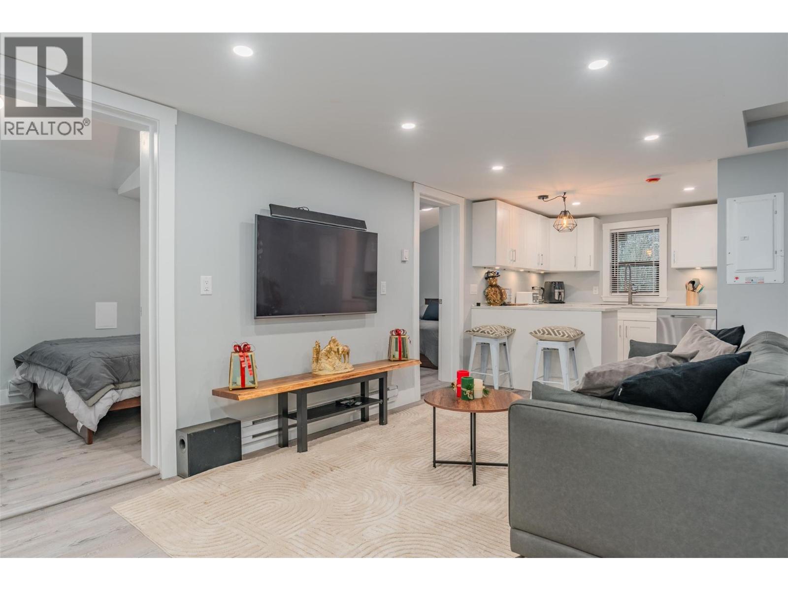 621 TURNER STREET - 9