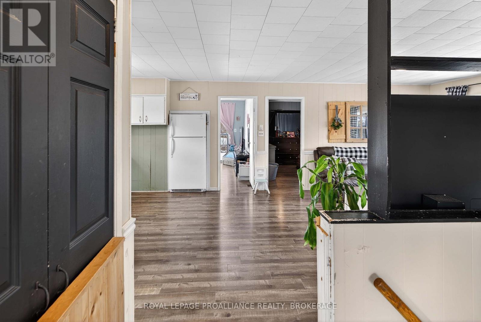1040 ANTOINE ROAD - 33