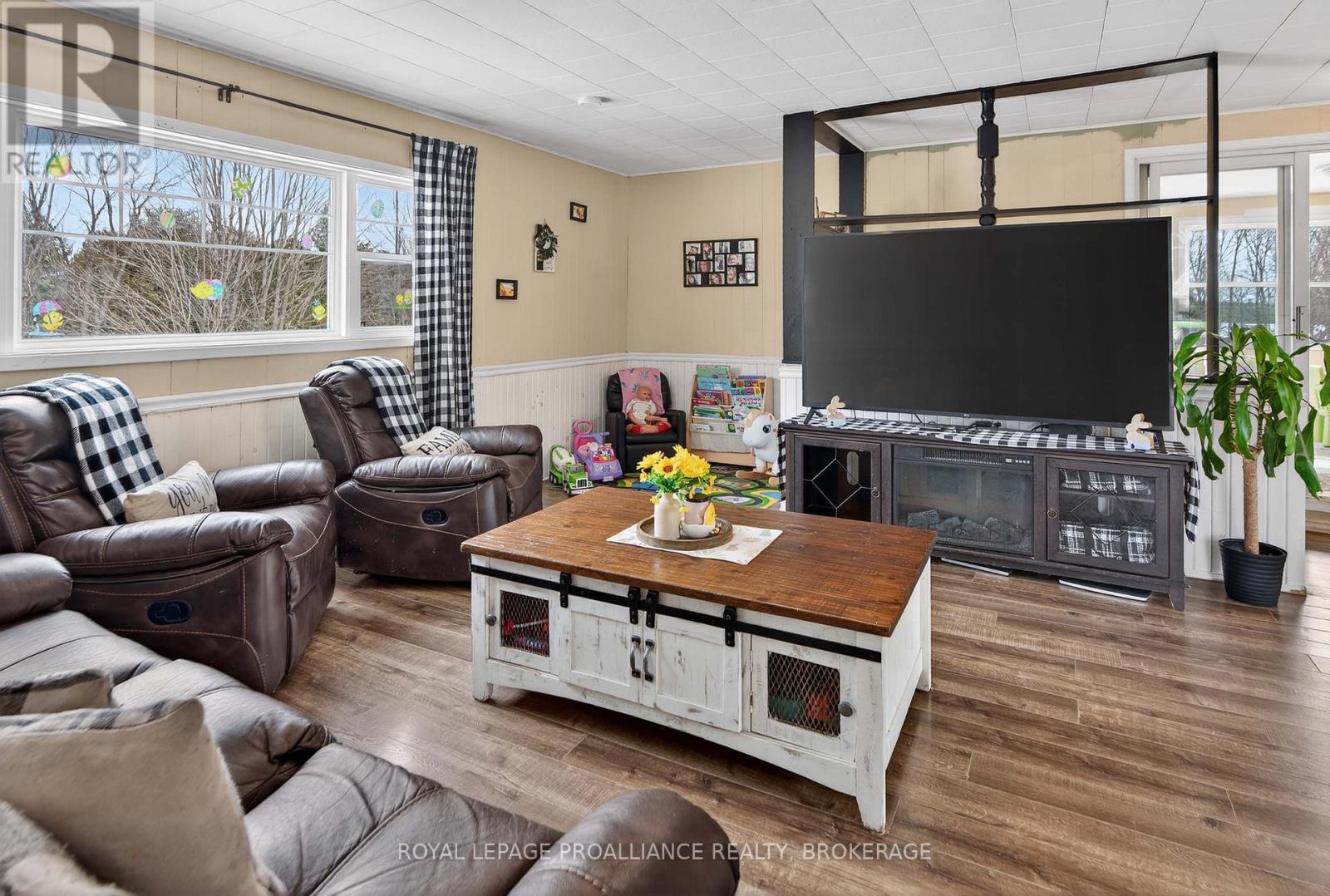 1040 ANTOINE ROAD - 36