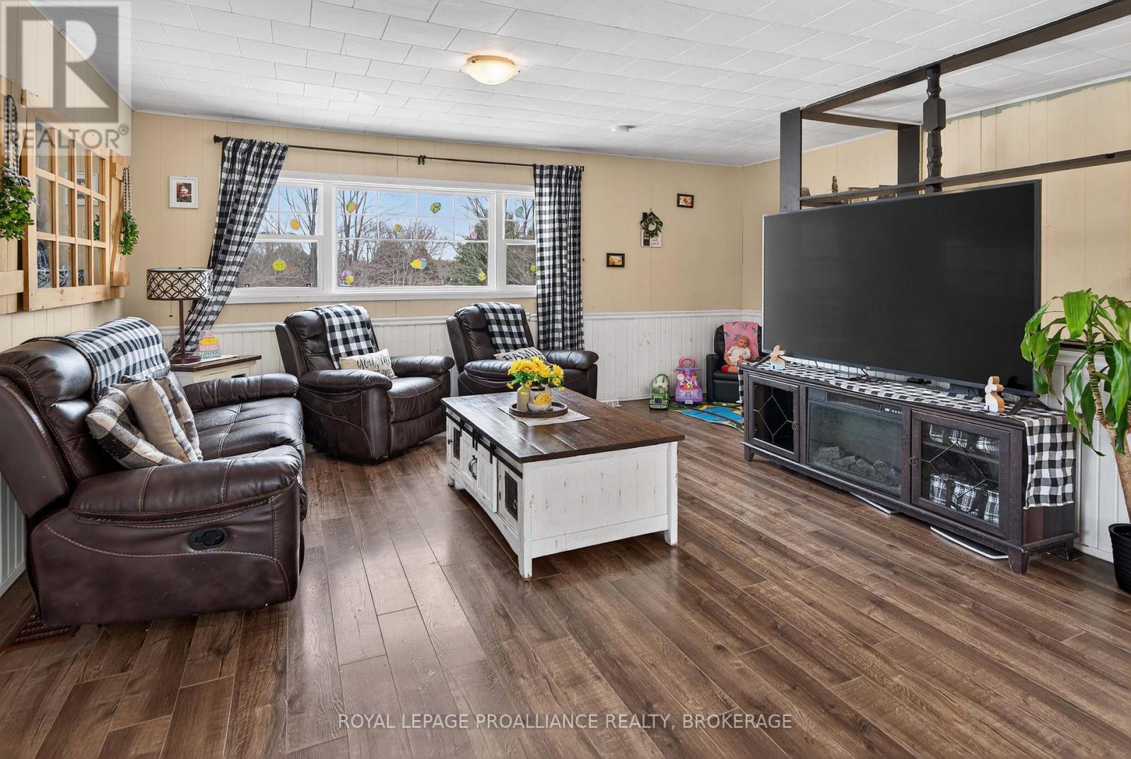 1040 ANTOINE ROAD - 35